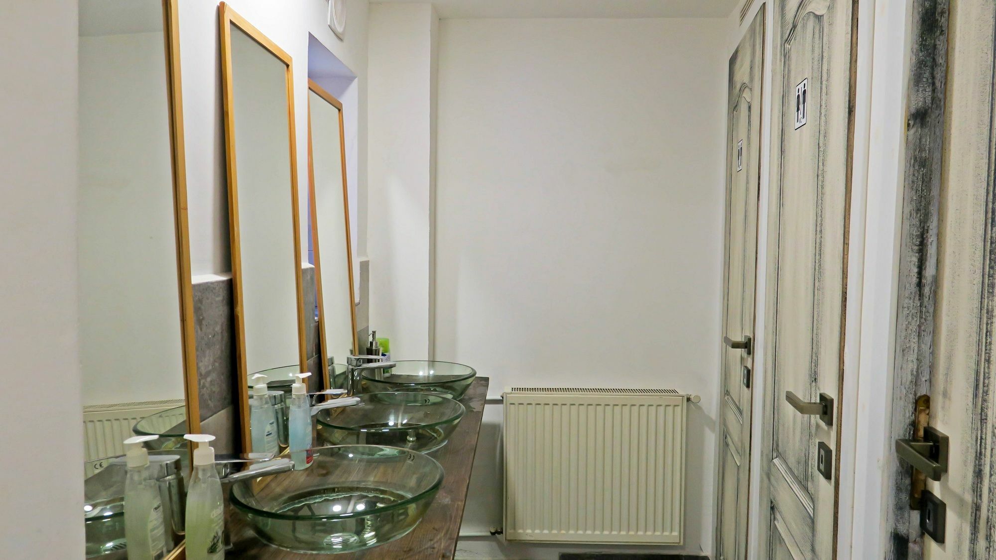 בראשוב The Evil Clown Hostel מראה חיצוני תמונה